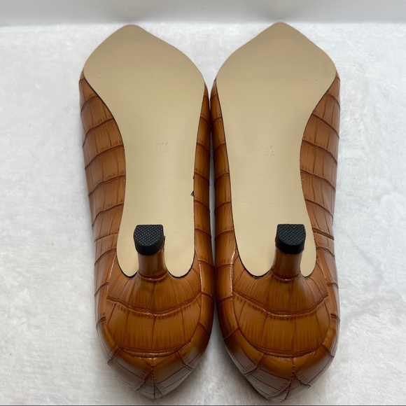 Pointed Toe Crocodile Printing Kitten Heel Pumps - Picture 7 of 8